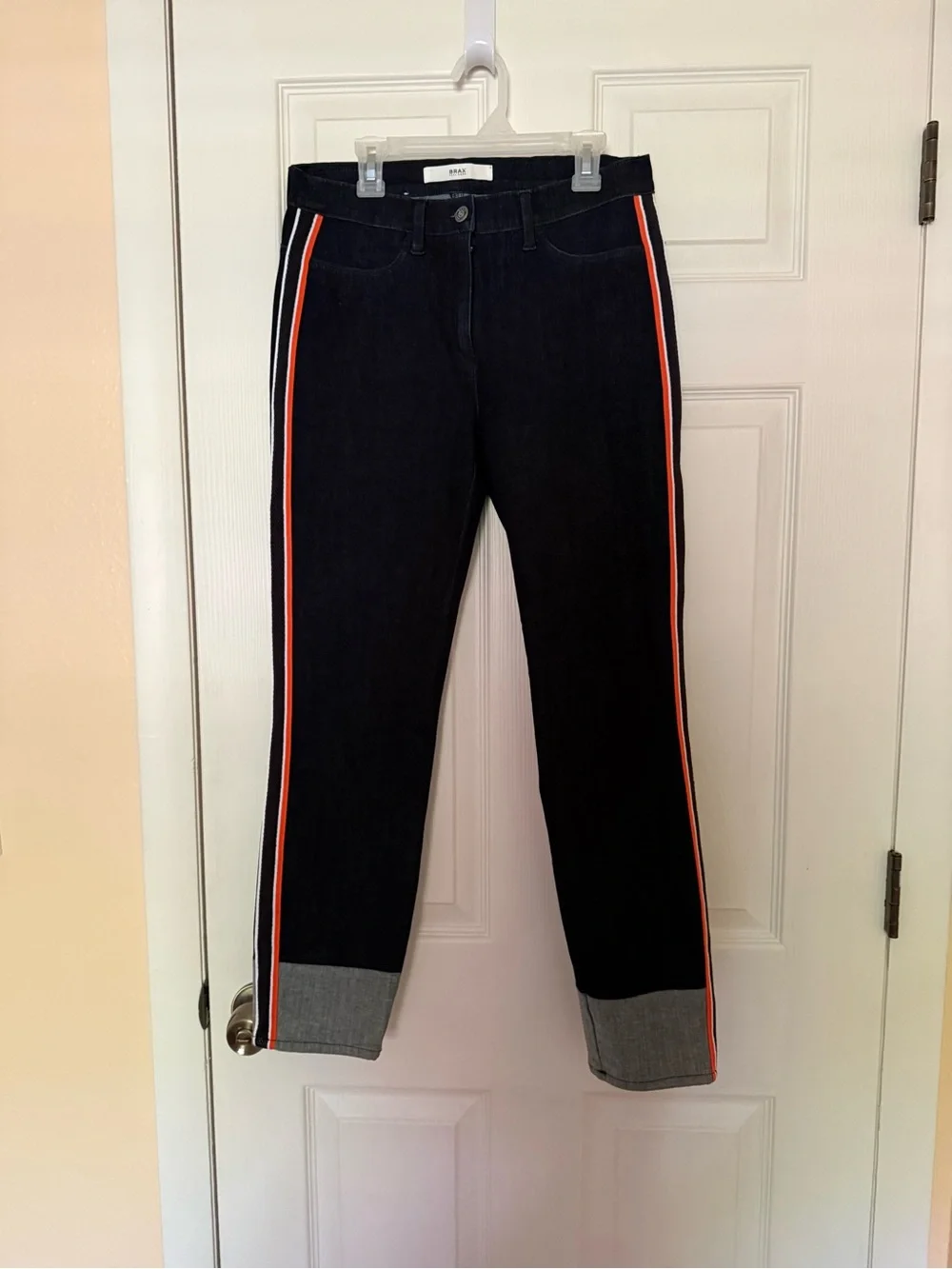 Women's BRAX Black Cropped Jeans Sz. 6